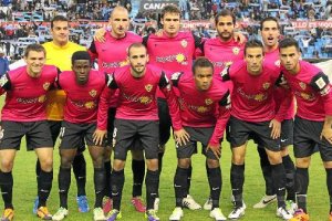 Con estos colores el Almería logró a final del 2013 salir del pozo.tyle>.apqj{position:abs