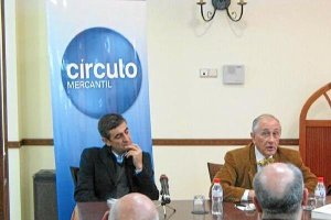 Conferencia reciente de Inocencio Arias en las instalaciones del Círculo Mercantil. tyle>.