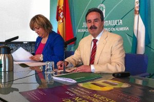 Presentación ayer de la campaña del IAM con Alfredo Valdivia y Francisca Serrano. tyle>.ap