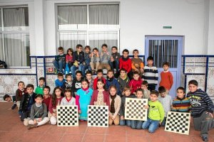 primeros clasificados y resto dParticipantes en la Liga Municipal de Ajedrez.tyle>.apqj{po