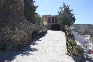 Edificio que albergará en unos meses el museo de historia de Serón, al fondo.tyle>.apqj{po