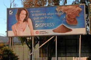 Imagen de la valla que ha provocado la polémica por su mensaje sexista.tyle>.apqj{position