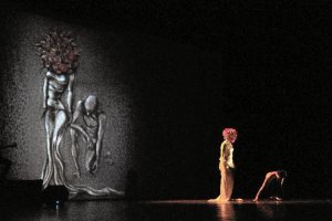 Un momento del espectáculo que la compañía de Veloso lleva a Bosnia.tyle>.apqj{position:ab