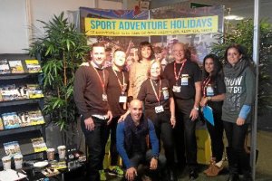 La delegación nijareña junto a los anfitriones. e;clip:rect(469