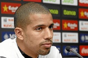 El internacional argelino se ha quedado en tierra.e;clip:rect(4