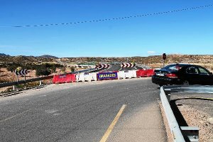 Punto de desvío de la carretera A-350 y que ya se ve acabado.e;
