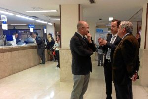 El subdelegado, Andrés García Lorca, el jefe de Tráfico, José María Méndez, y el secretario general 