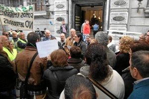 Concentración en febrero de emigrantes retornados ante Hacienda.tyle>.apqj{position:absolu