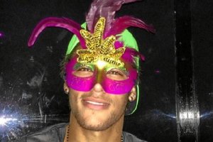 Tras la victoria frente al Almería posó para sus amigos.e;clip: