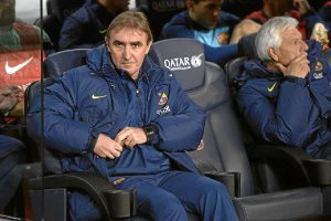 El segundo de Tata se estrenó en el banquillo del Barça.e;clip: