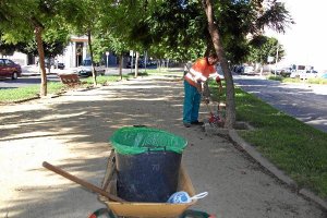 Los trabajos de jardinería volverán a la gestión pública municipaltyle>.apqj{position:abso
