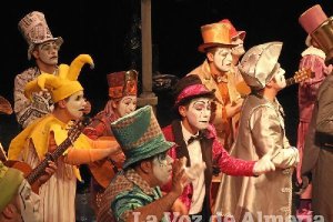 Uno de los momentos de actuación de las comparsase;clip:rect(46