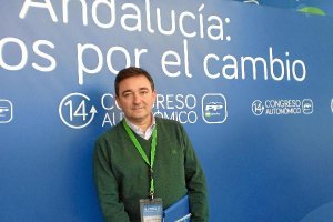 José Jesús Gázquez, fotografiado en el hall del Palacio de Congresos de Sevilla antes de ser elegido