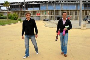 Oltra el día de su despedida en el Almería.x,au