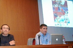 Sergio Mullor en la puesta en escena de su ponencia junto al delegado Amador Andrés.tyle>.