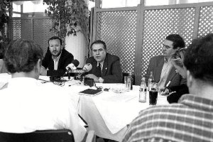 En 1998 Canal Sur anunció la primera desconexión para ofrecer en directo un evento deportivo, los pa