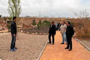 El alcalde, concejales y profesores visitan las instalaciones del Jardín Botánico.tyle>.ap