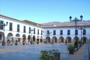 Plaza Porticada de la localidad virgitana.x,aut