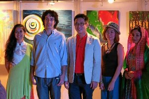 Cano, segundo por la izquierda, en la puesta de largo de unos de sus proyectos en Bangkok.