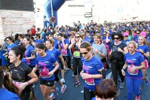 Carrera solidaria de la mujer del pasado añox,a