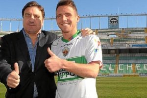 El presidente, José Sepulcre, con el futbolista ilicitano.e;cli