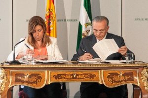 La presidenta de la Junta y el de La Caixa firman el convenioe;