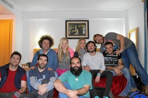 Los miembros de el Lunático, junto a los de la productora que ha grabado el videocliptyle>