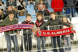 Aficionados pequeños, pero muy grandes x,auto,a