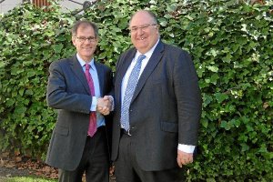 Antón con el alcalde de Gádoro,469px)