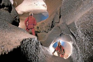 Dos espeleólogos en una de las cuevas.x,auto,au