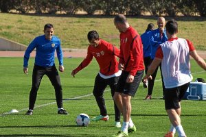 Francisco, pendiente al pase de Rafita.x,auto,a