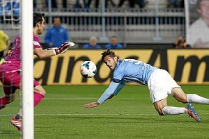 Roque Santa Cruz dice que por fútbol se merecen más.e;clip:rect