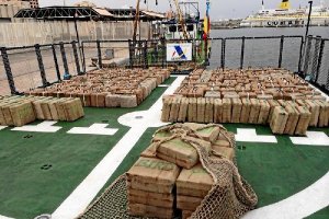 Fardos de hachís esta mañana en el Fulmar de Aduanase;clip:rect