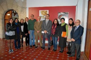 Inauguración con autoridades, profesores y alumnos.e;clip:rect(