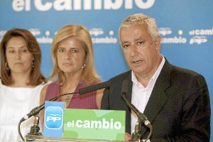 Crespo y Oña, con otros dirigentes del PP-Ax,au