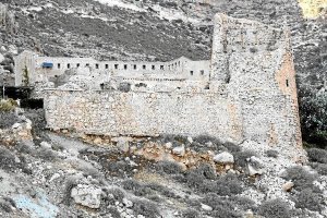Aspecto del Castillo de San Pedro, prácticamente derruido,e;cli