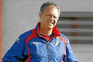 Caparrós en un entrenamiento del Levantex,auto,