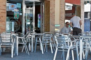 Imagen de archivo una terraza en la capital almeriense. e;clip: