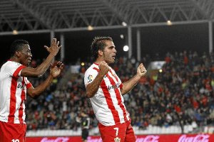 Verza celebra el gol que dio la victoria al Almería.e;clip:rect