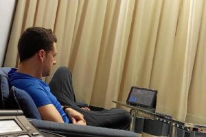 Fran u Olga pusieron Canal Plus con el sonido de Carrusel Deportivo.tyle>.apqj{position:ab