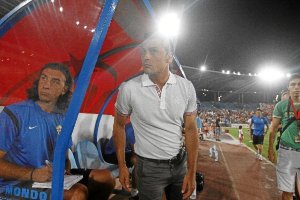 El entrenador del Almería vivió su noche más hermosa en el Mediterráneo.tyle>.apqj{positio