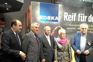 La consejera de Agricultura, con representantes de la gran distribución europeatyle>.apqj{