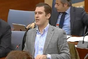 Miguel Ángel Castellón, ayer en la Comisión, en la que también estuvieron Elena Cortés y José Luis S