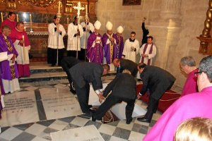 Exequia en la Catedralo,469px);}</sty