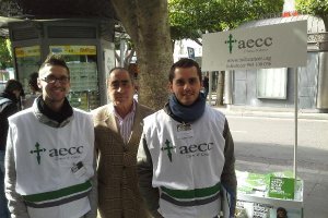 Campaña de captación de socios por parte de la AECC en Almería.