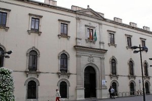 Fachada pricipal de la Escuela de Arte de Almería, situada en la Plaza ‘de los Burros’ de la ciudad.