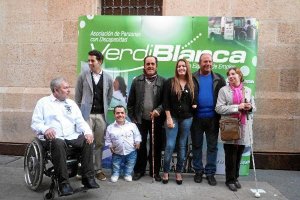 Foto de familia de varios de los protagonistas de las historias del proyecto.tyle>.apqj{po