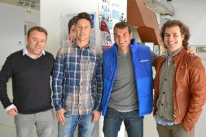 Foto de familia en un acto al que no quiso faltar el portero rojiblanco.tyle>.apqj{positio