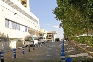 Transporte sanitario urgente en el acceso al área de Urgencias en Torrecárdenas.tyle>.apqj