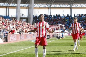 Jonathan marcó un gol que puede valer una permanencia en Primera,tyle>.apqj{position:absol